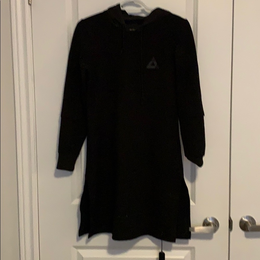 Control sector sweater